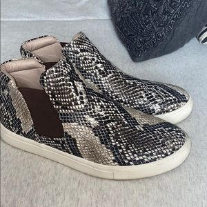 Snake skin slid on shoes